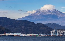 船と富士山06